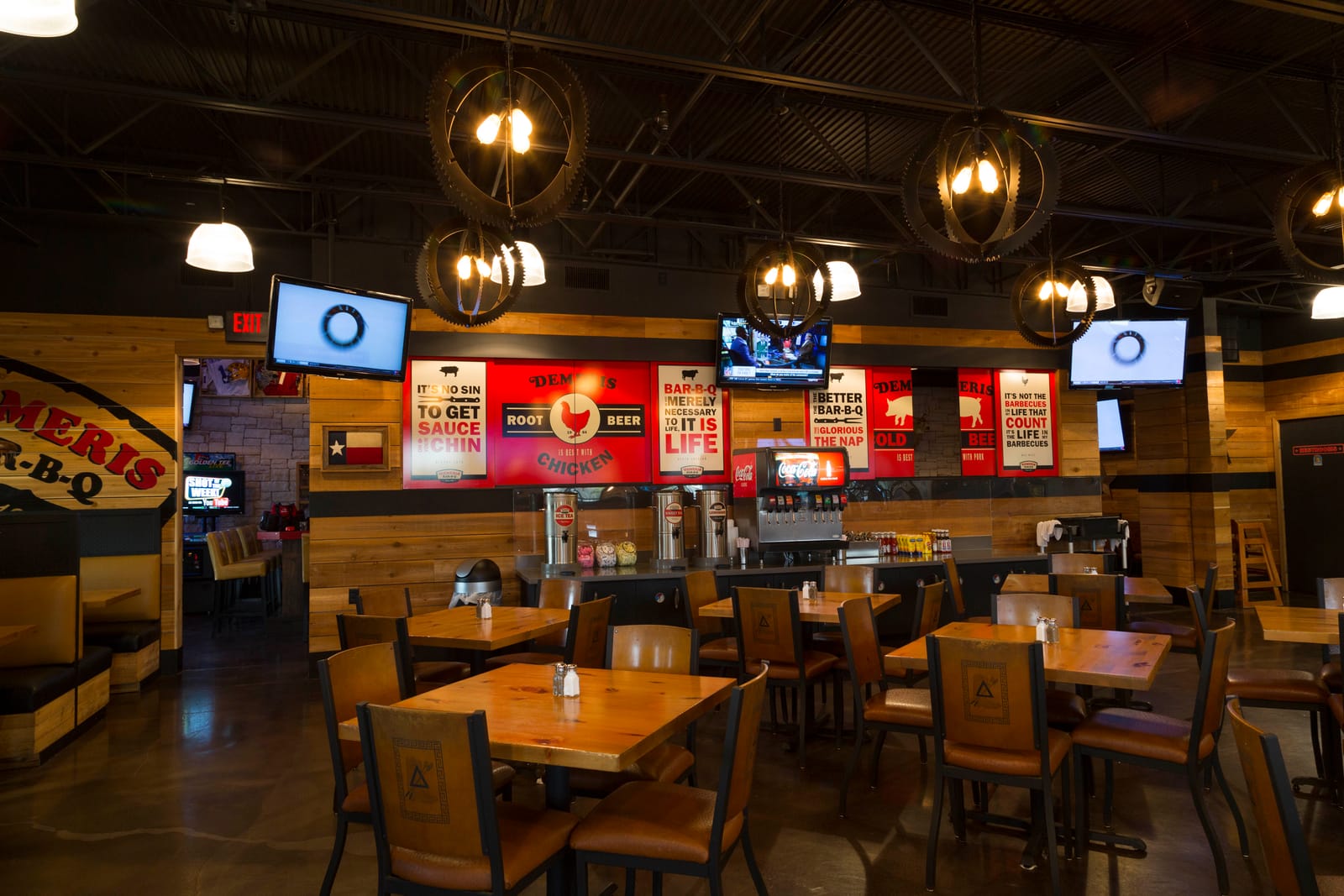The Demeris Bar-B-Q dining room on the West Loop